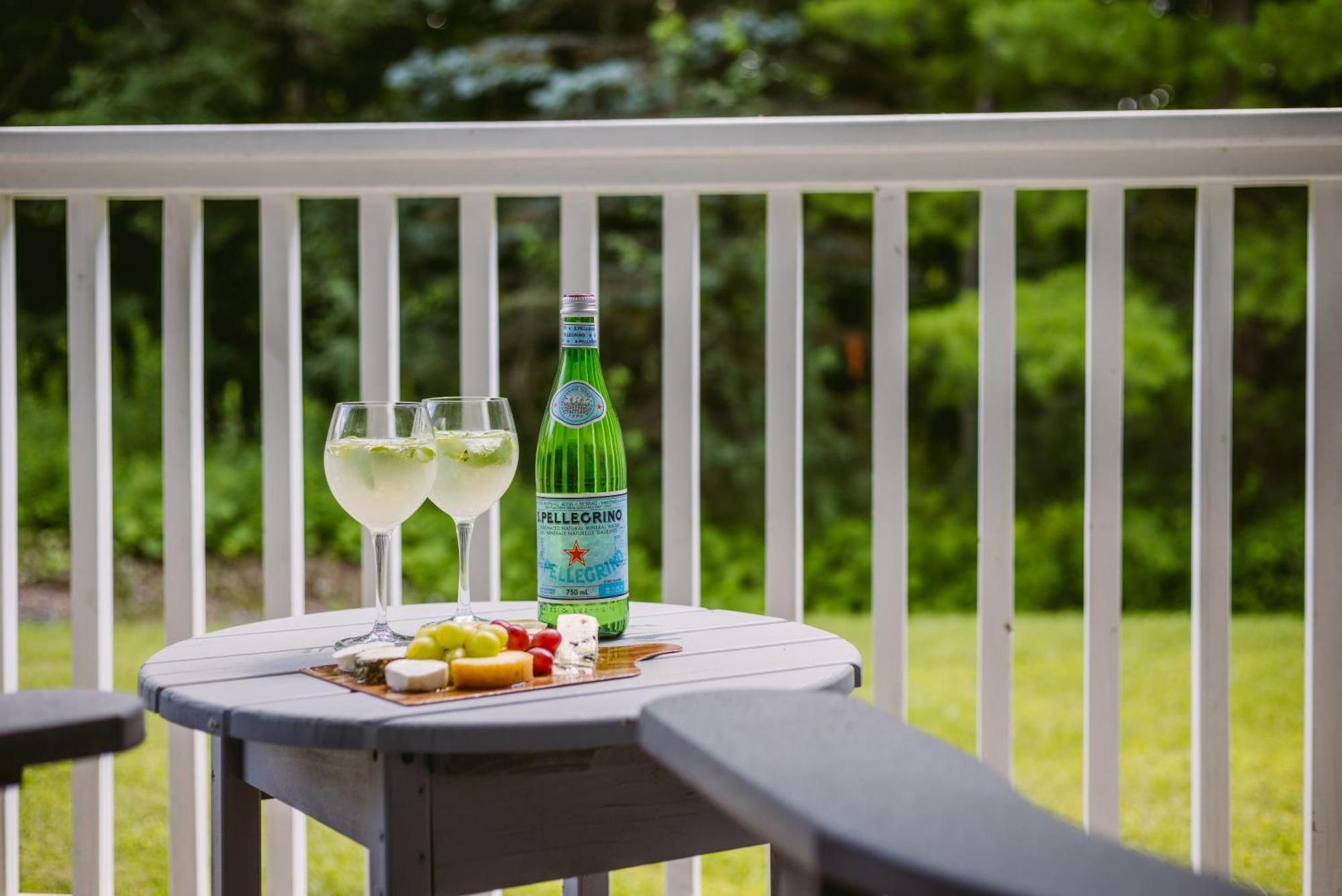 Horseshoe Valley Suites - The Azure Shanty Bay エクステリア 写真