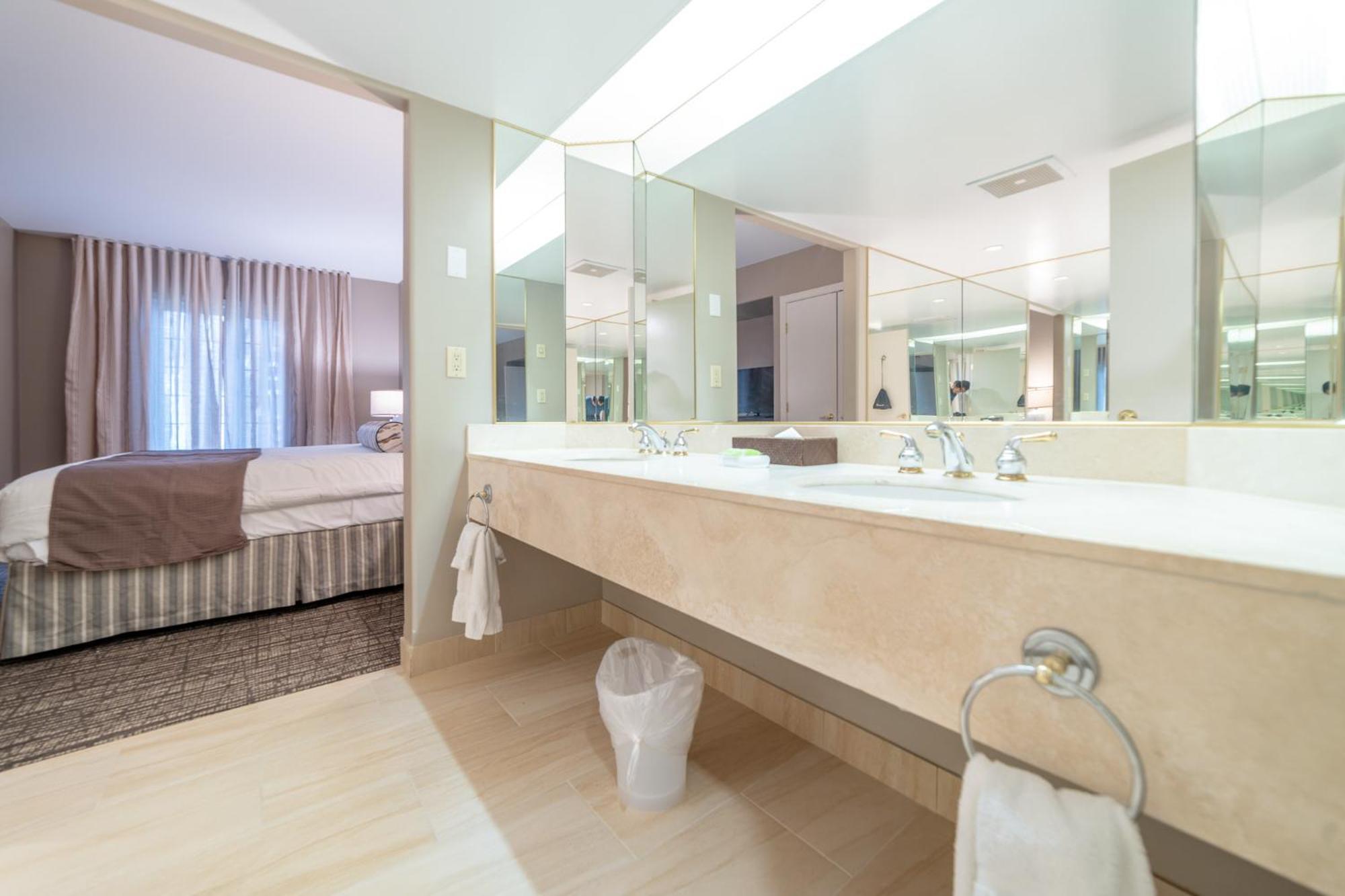 Horseshoe Valley Suites - The Azure Shanty Bay エクステリア 写真