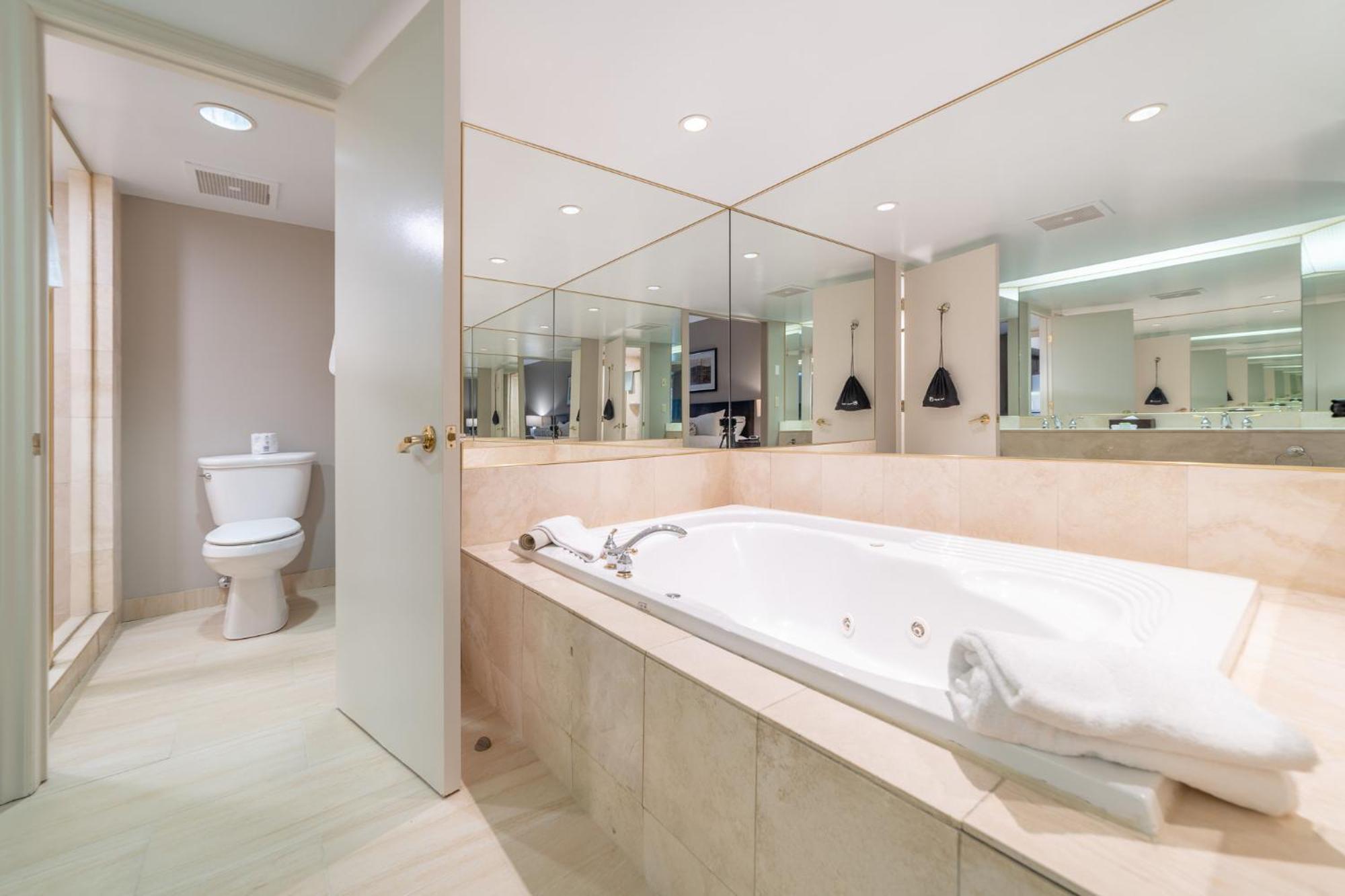 Horseshoe Valley Suites - The Azure Shanty Bay エクステリア 写真