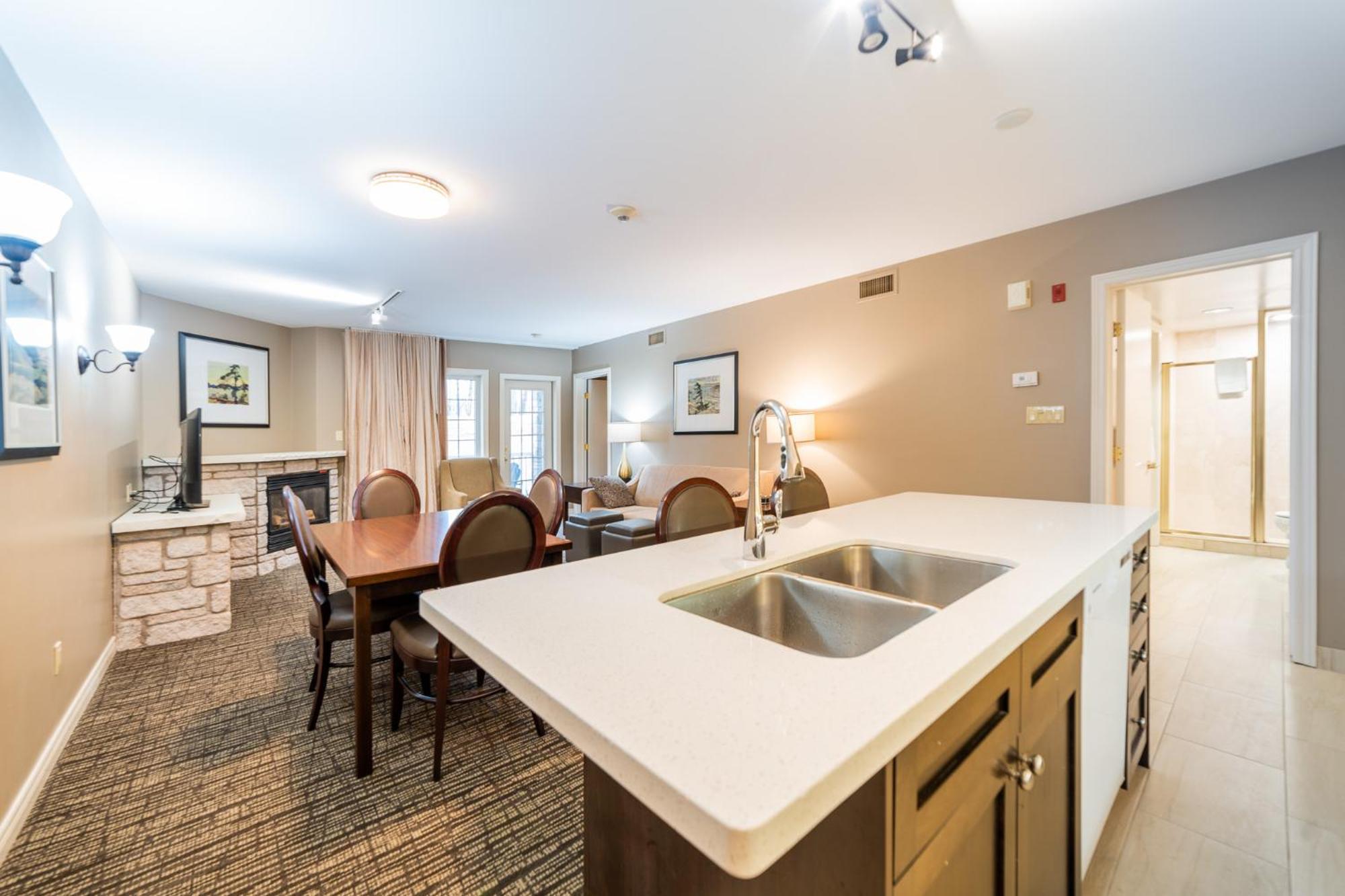 Horseshoe Valley Suites - The Azure Shanty Bay エクステリア 写真