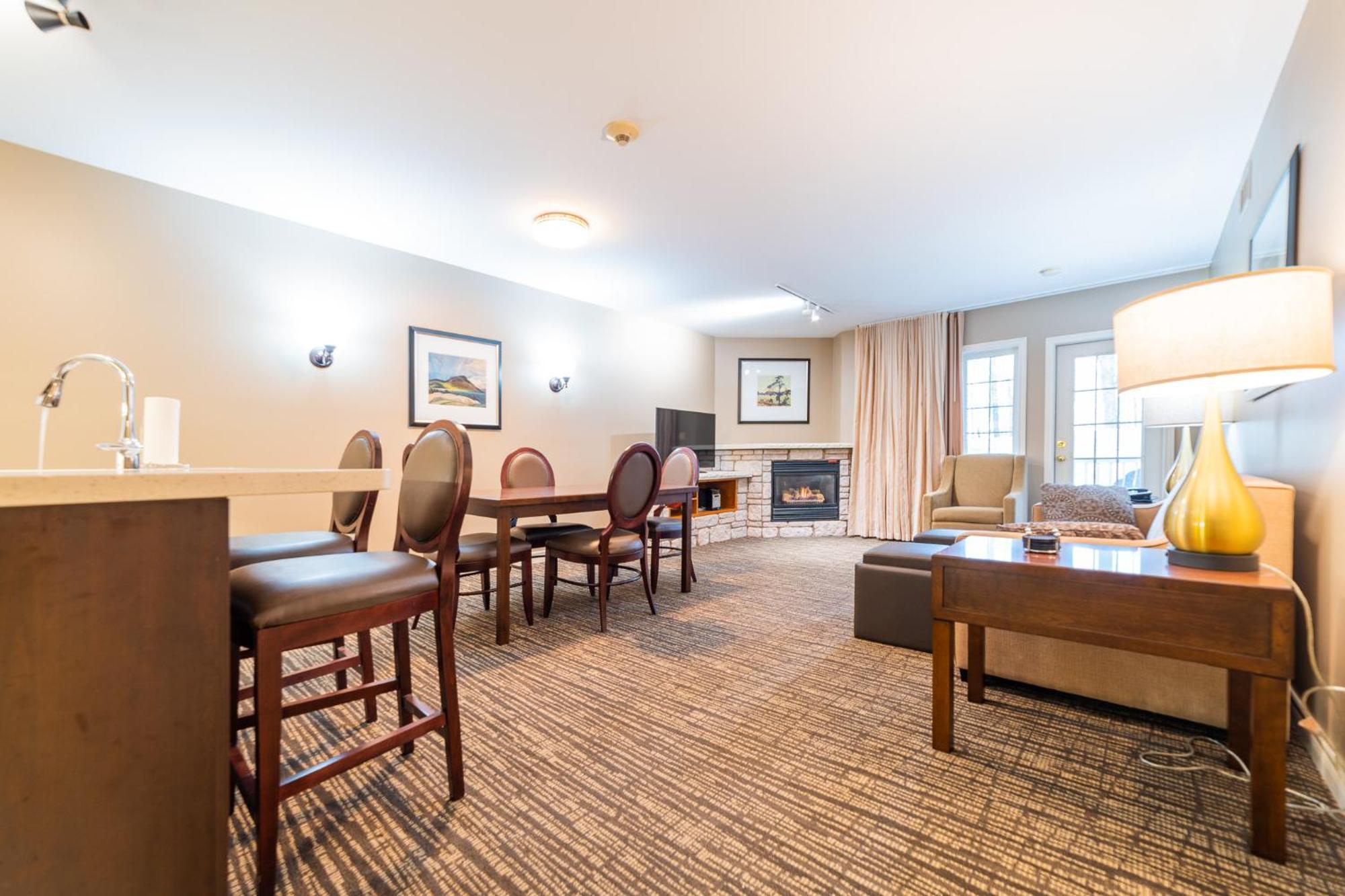 Horseshoe Valley Suites - The Azure Shanty Bay エクステリア 写真