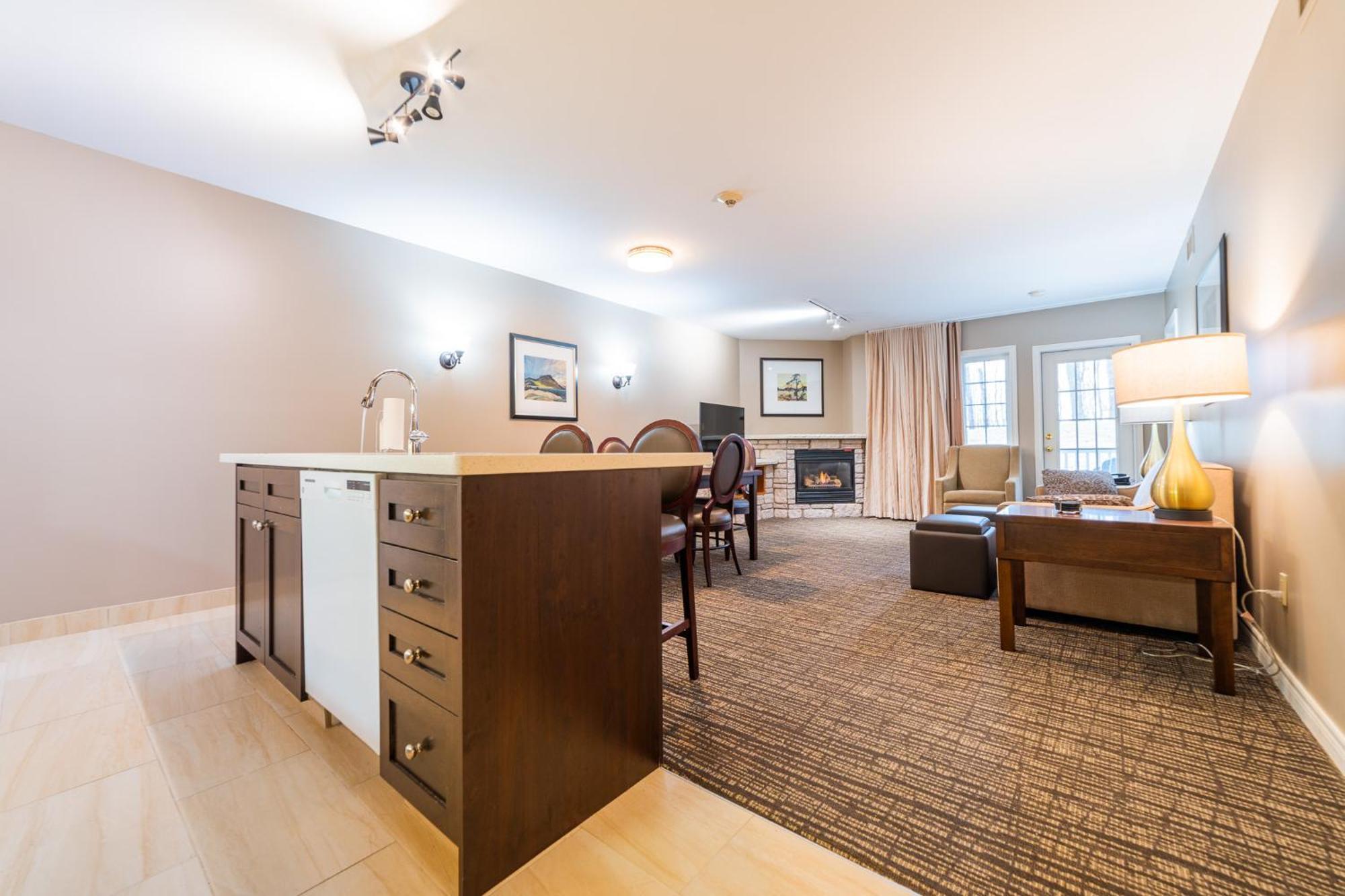 Horseshoe Valley Suites - The Azure Shanty Bay エクステリア 写真